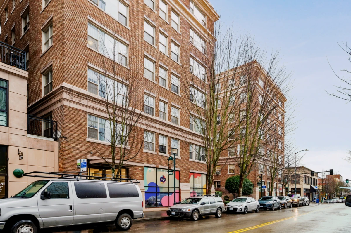 Yugo Seattle Lothlorien
