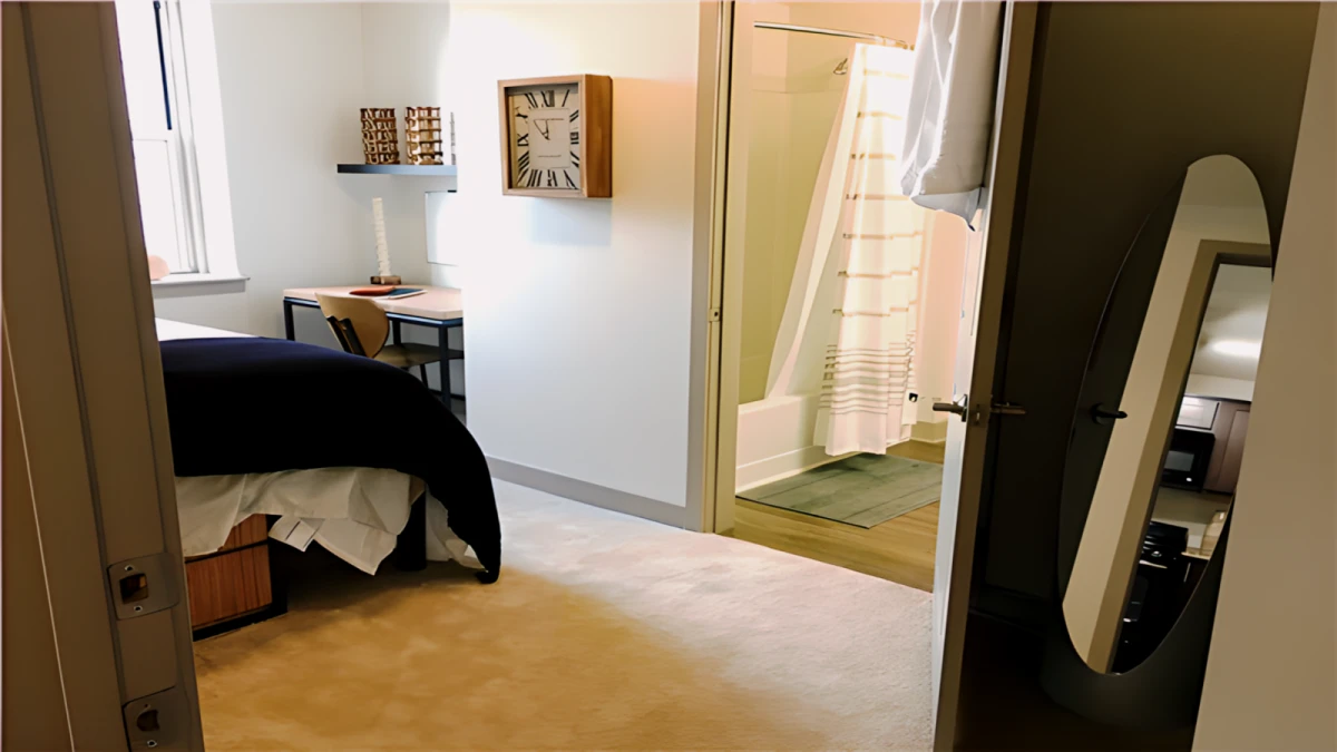 4 Rooms view 1