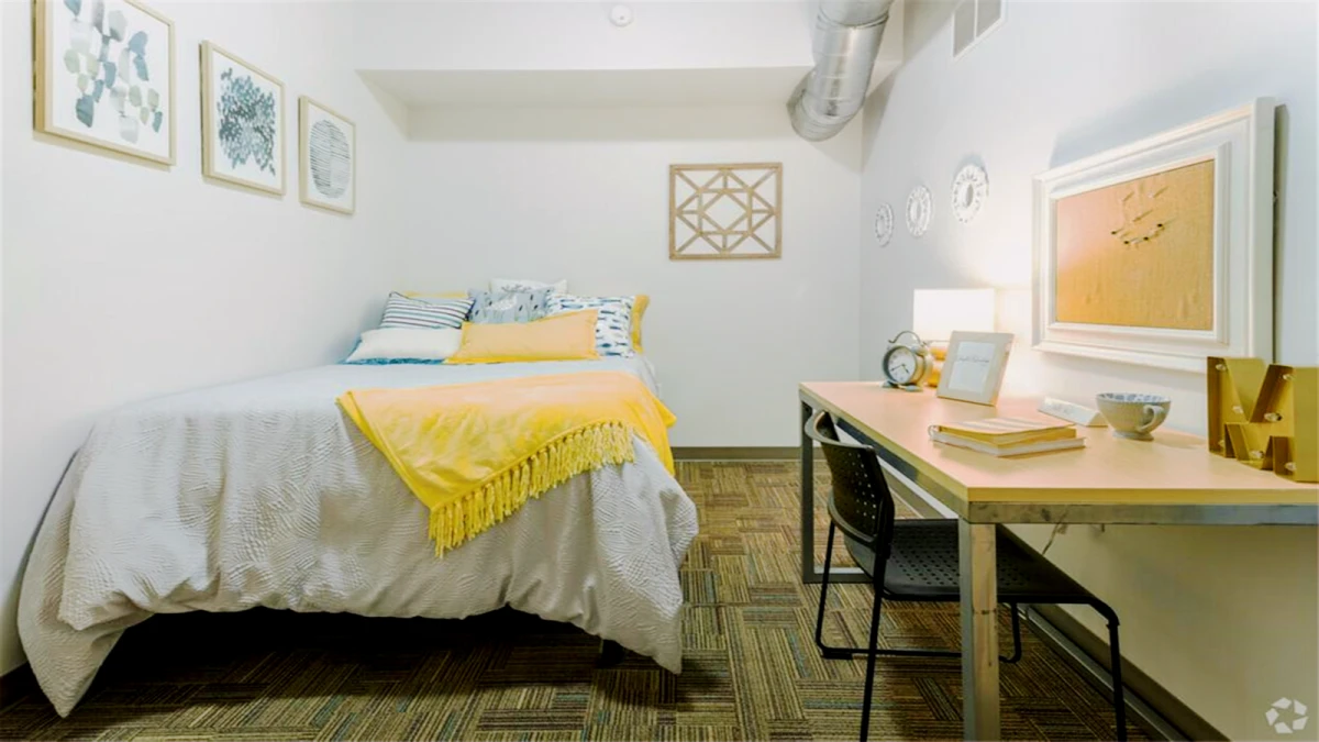 2 Rooms view 1