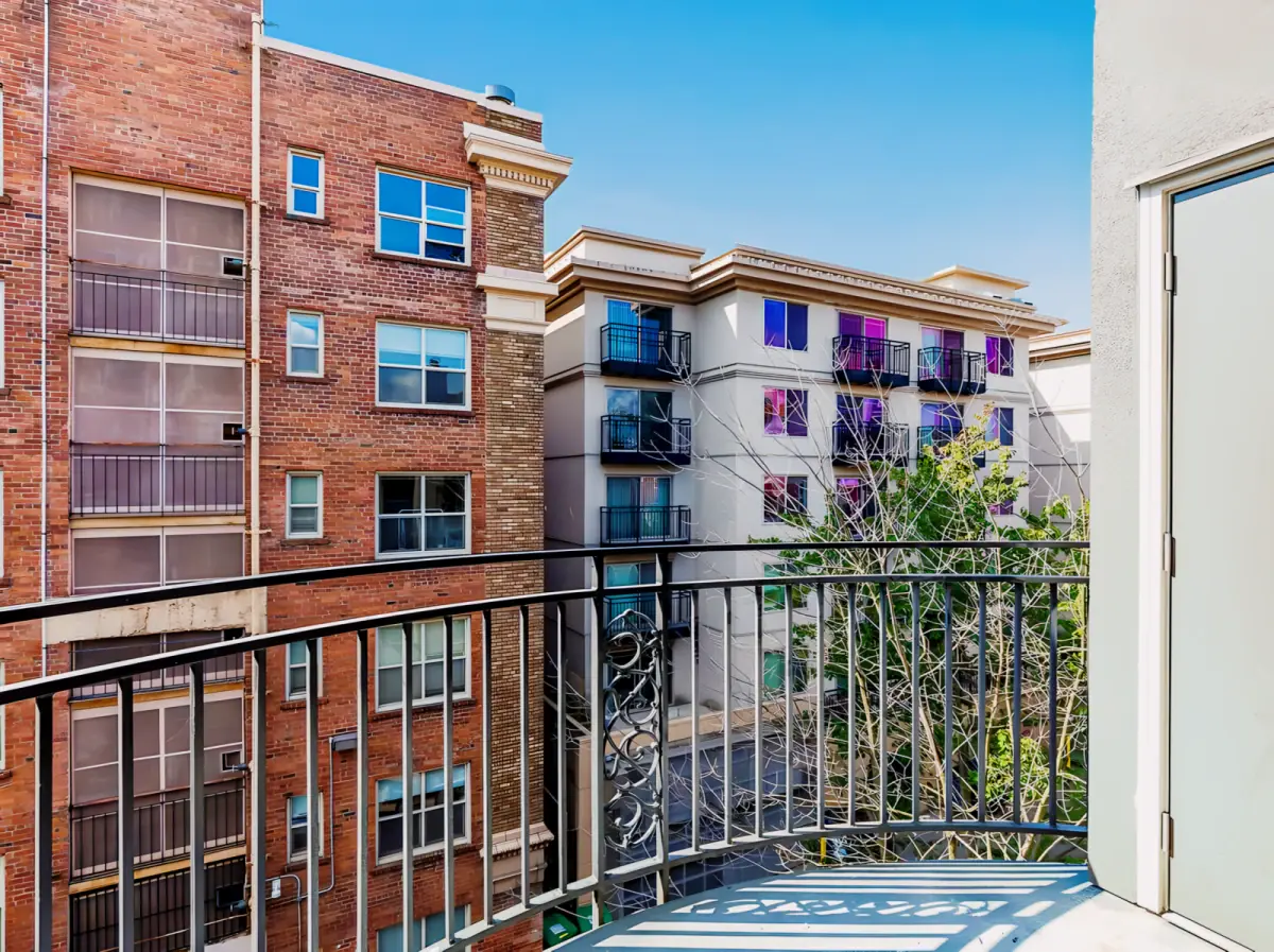 1 Rooms view 1