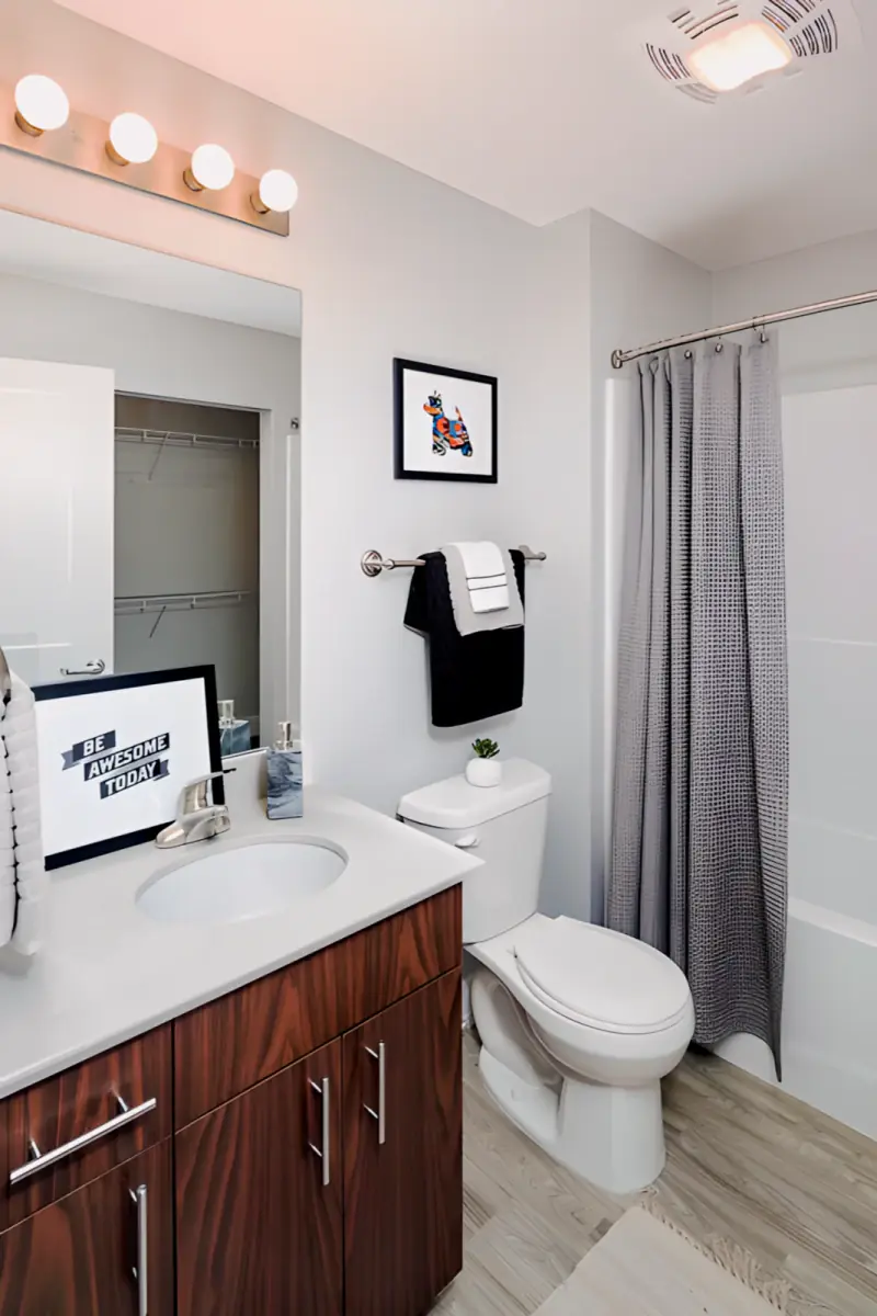 3 Rooms view 2