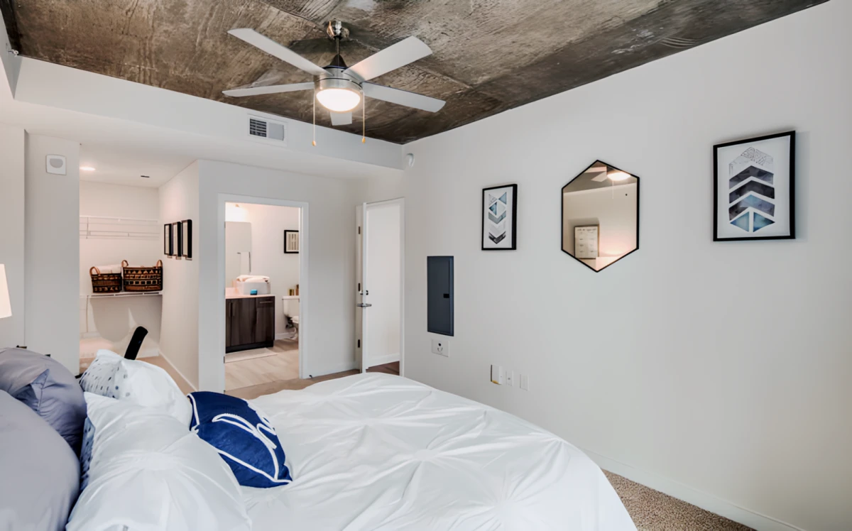 3 Rooms view 1
