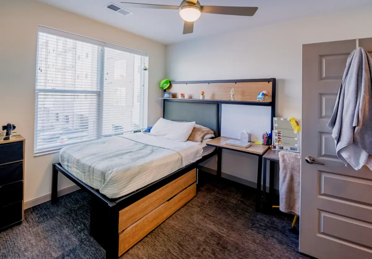 4 Rooms view 2