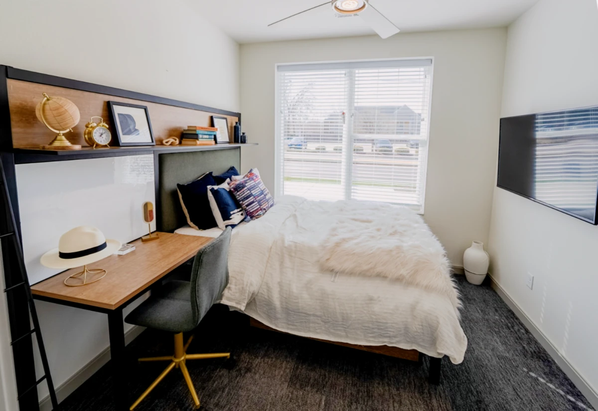 2 Rooms view 3