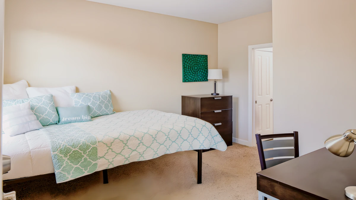 3 Rooms view 1