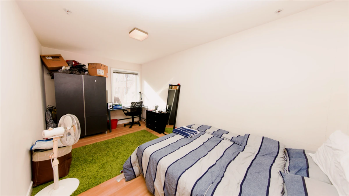 3 Rooms view 1