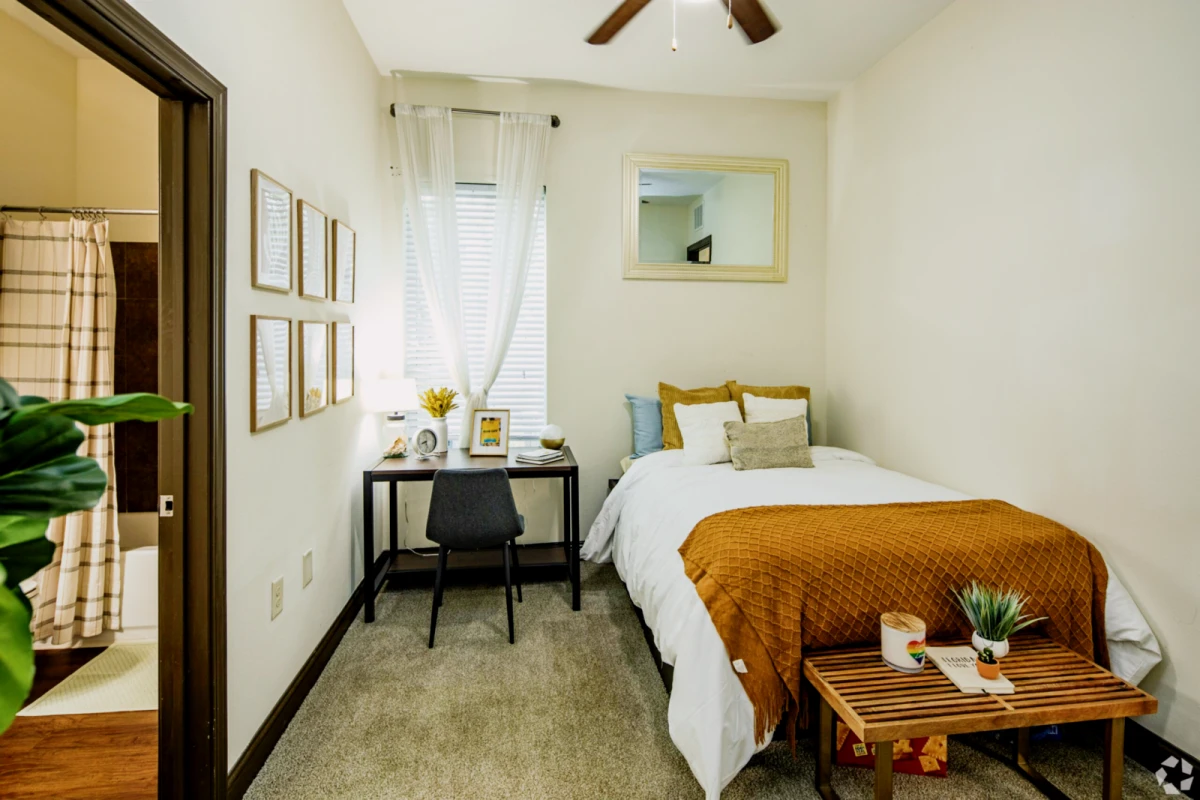 4 Rooms view 1