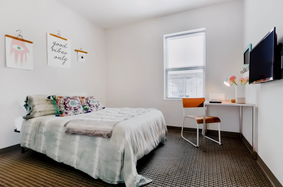 1x1 Rooms view 1