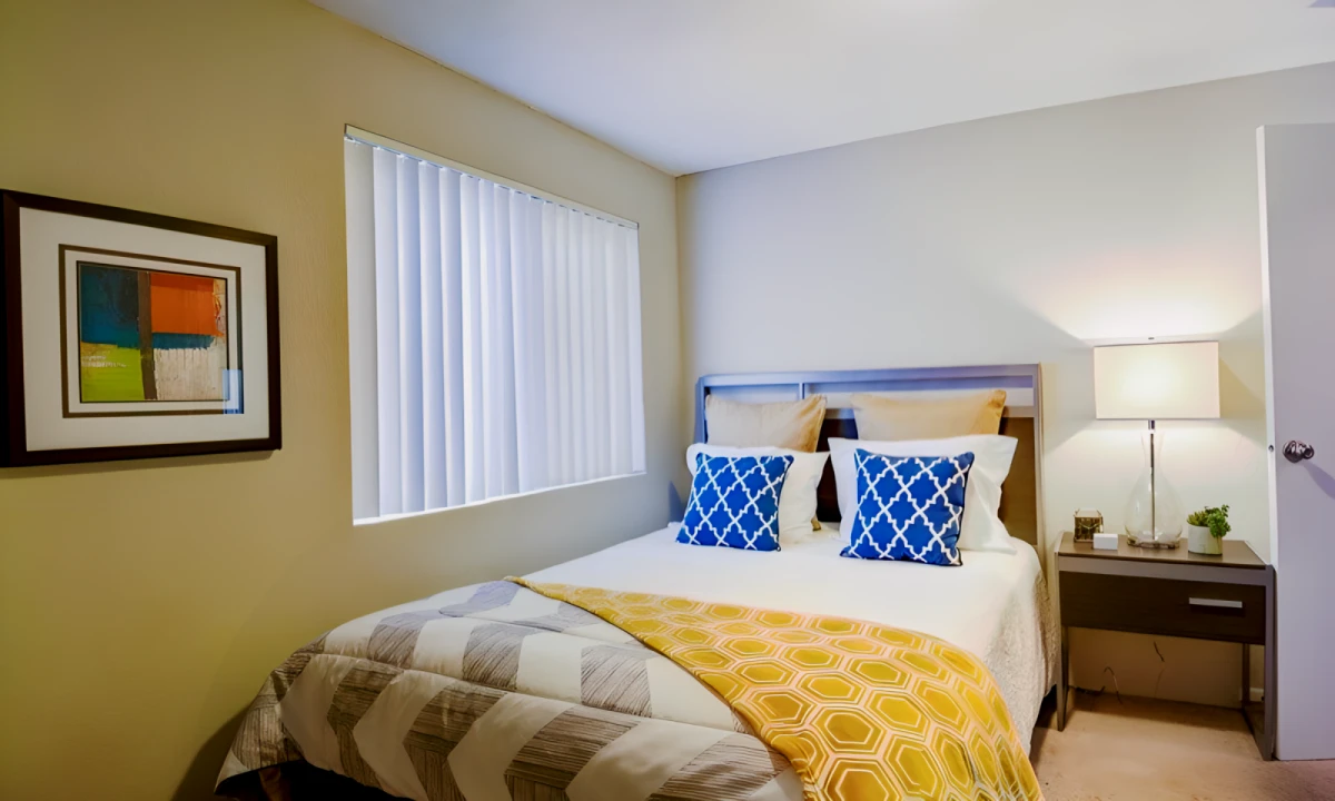 5 Rooms view 1