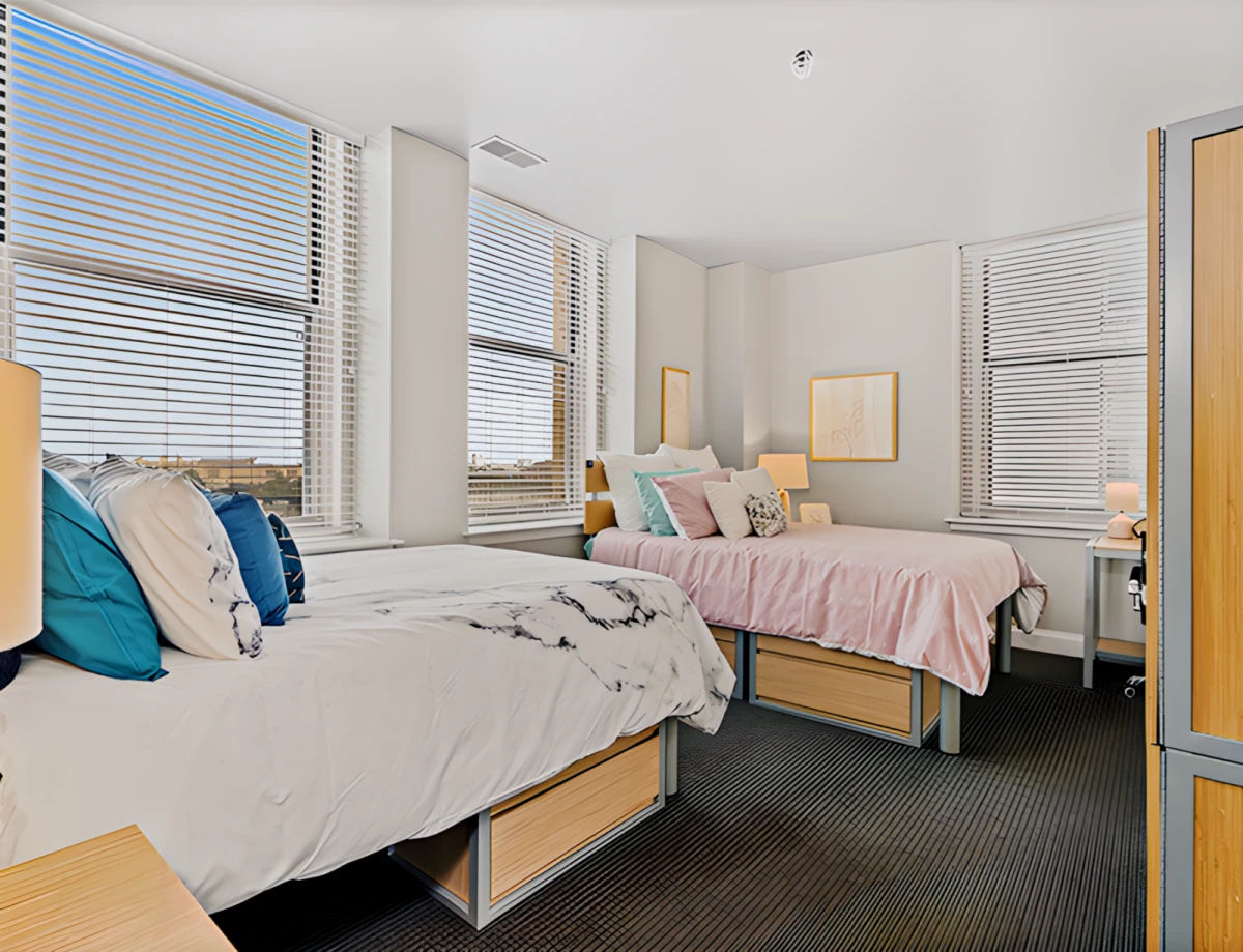 3 Rooms view 1