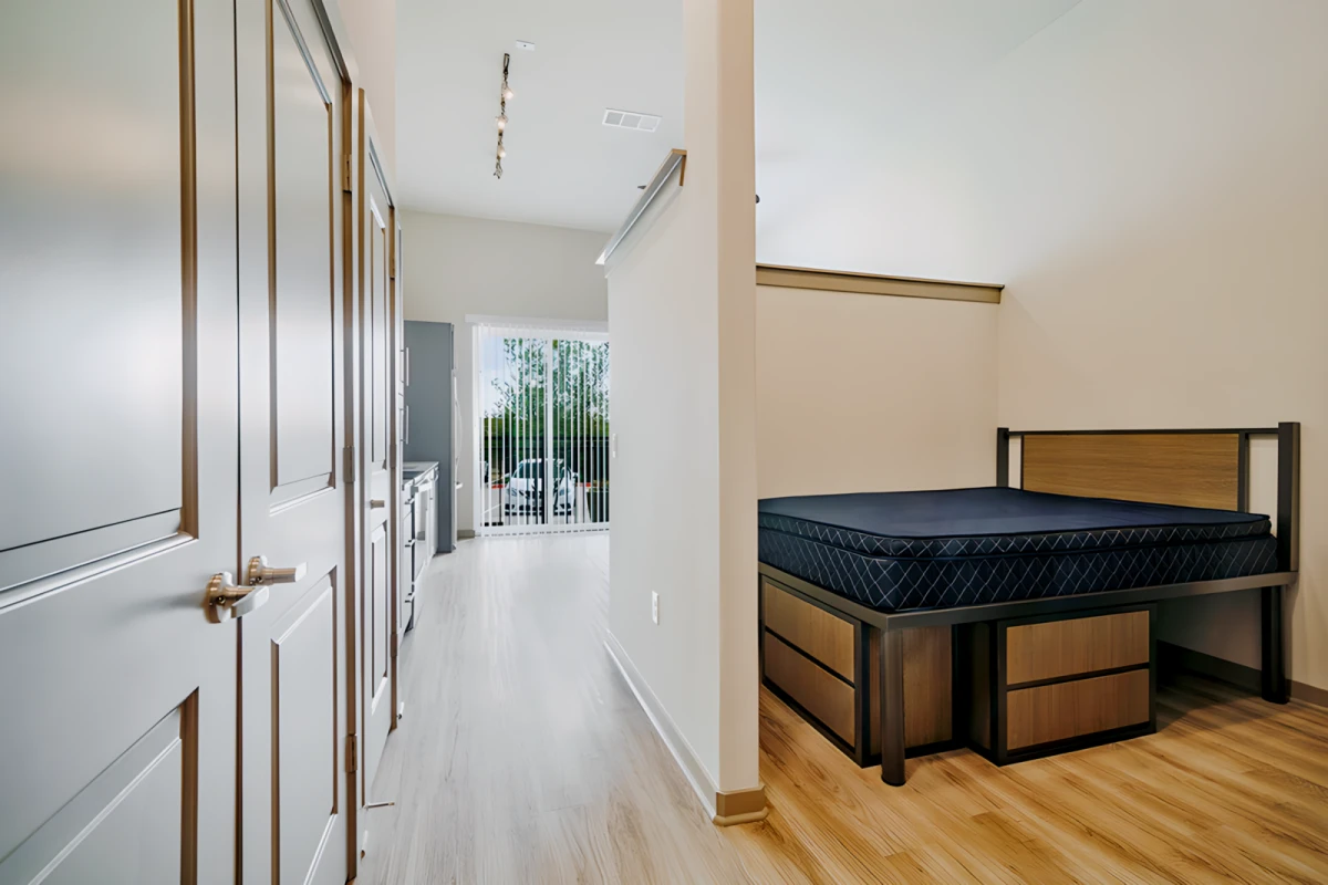 1x1 Rooms view 1