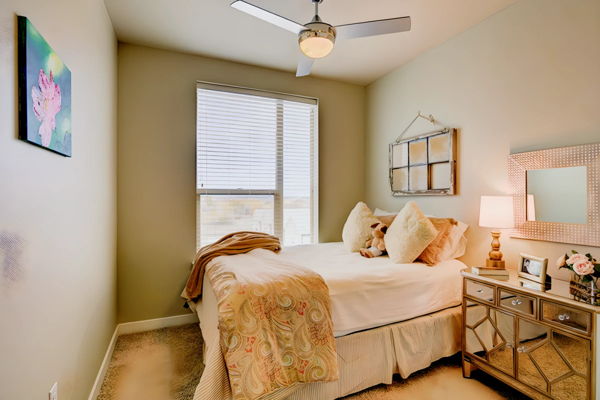 1x1 Rooms view 1