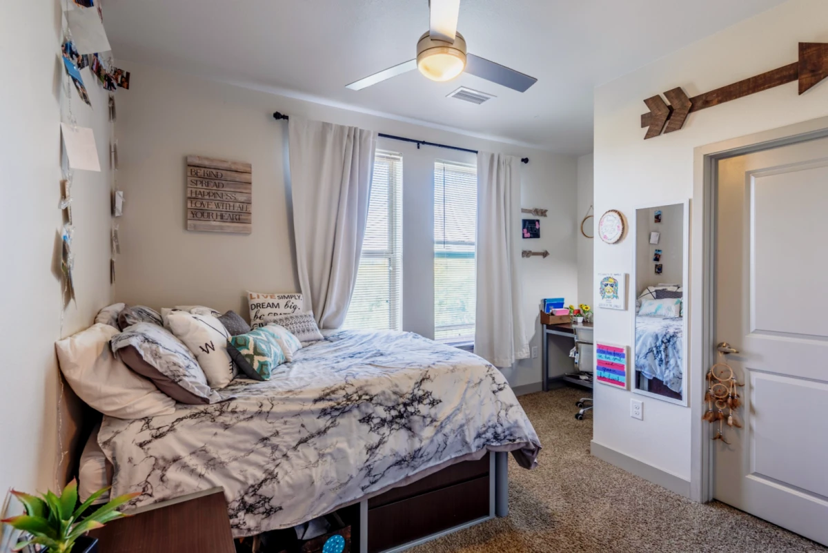 3 Rooms view 4