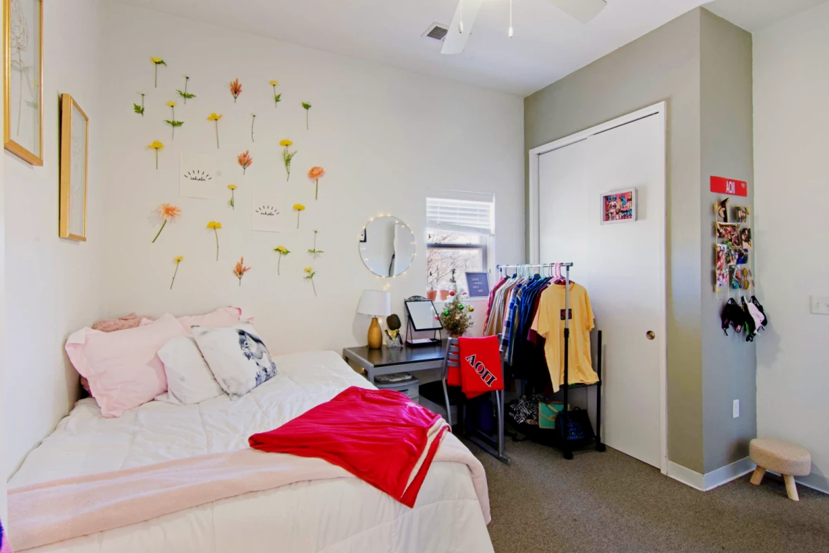 800 Rooms view 1