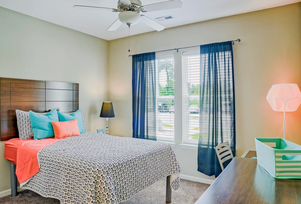 2 Rooms view 1