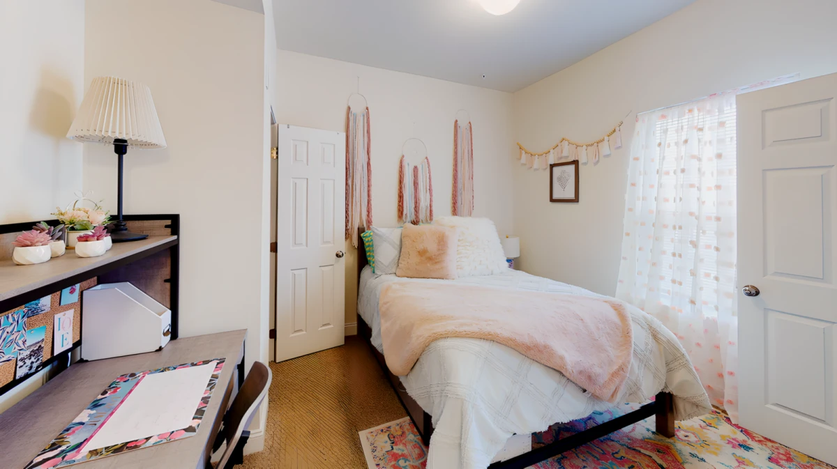 4 Rooms view 1