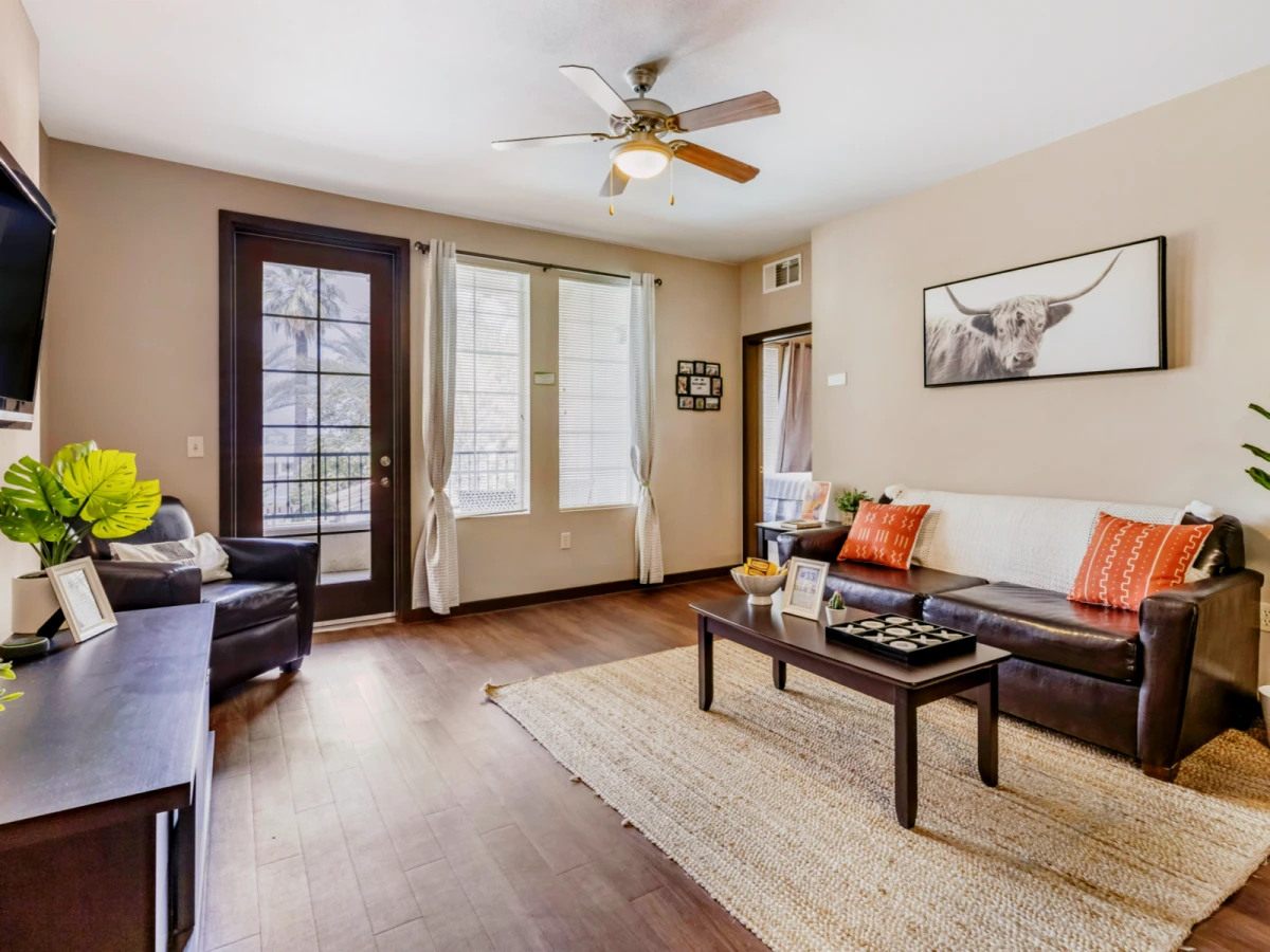2x2 Rooms view 1