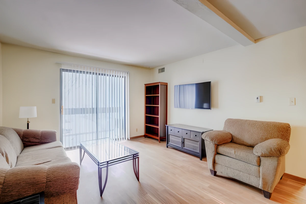 2 Rooms view 1