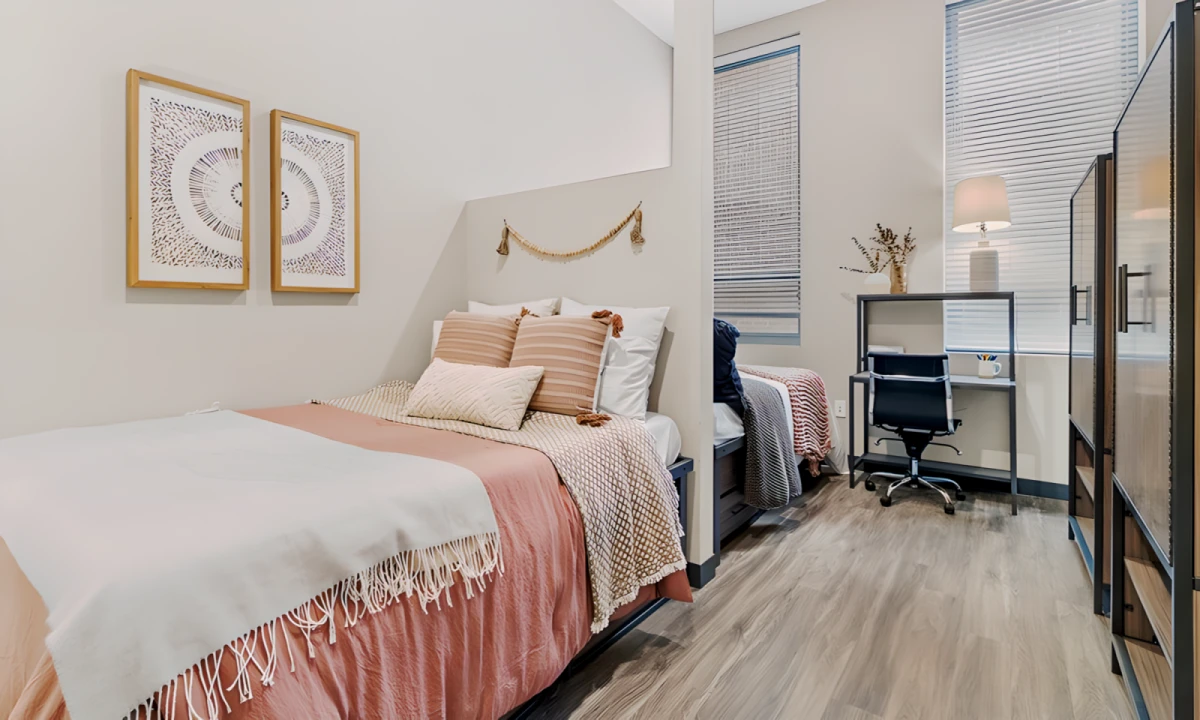 3 Rooms view 2