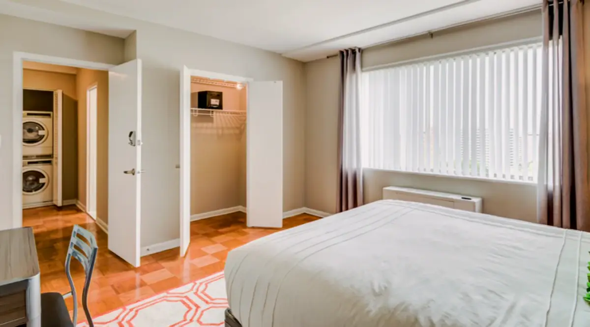 2 Rooms view 3