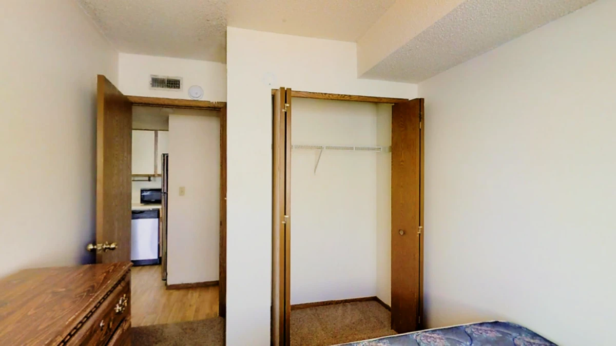 2Bedrooms, 1Bathrooms