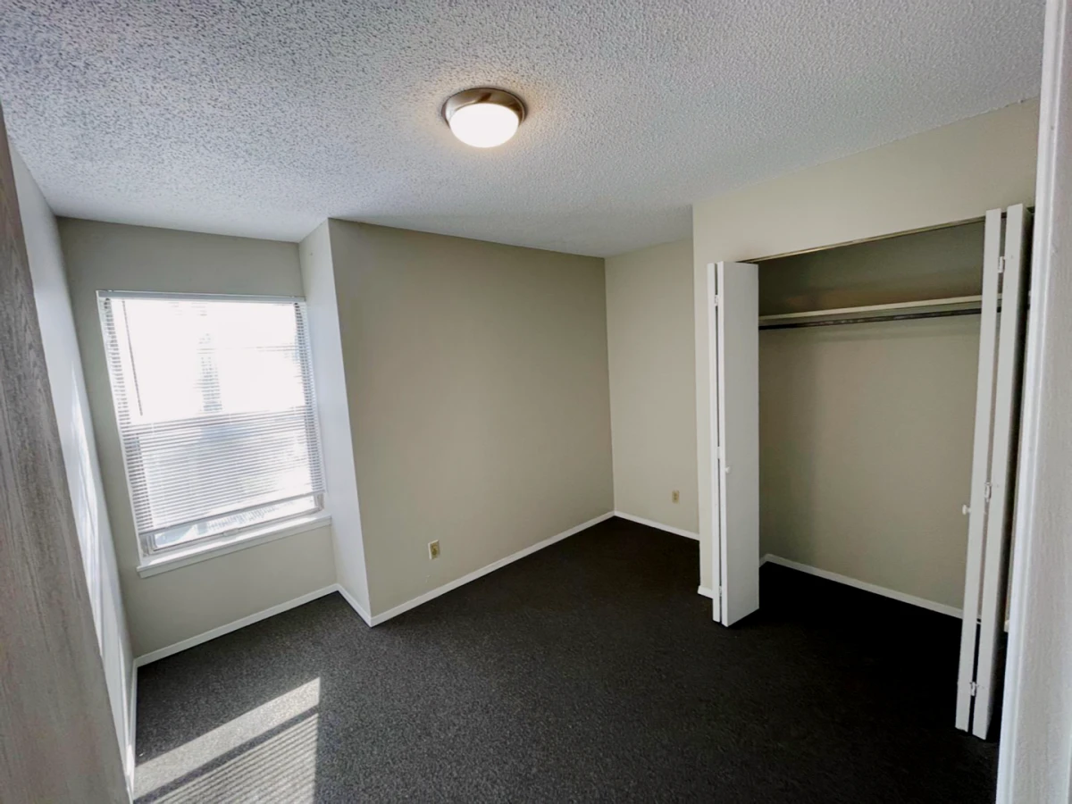 2Bedrooms, 1Bathrooms