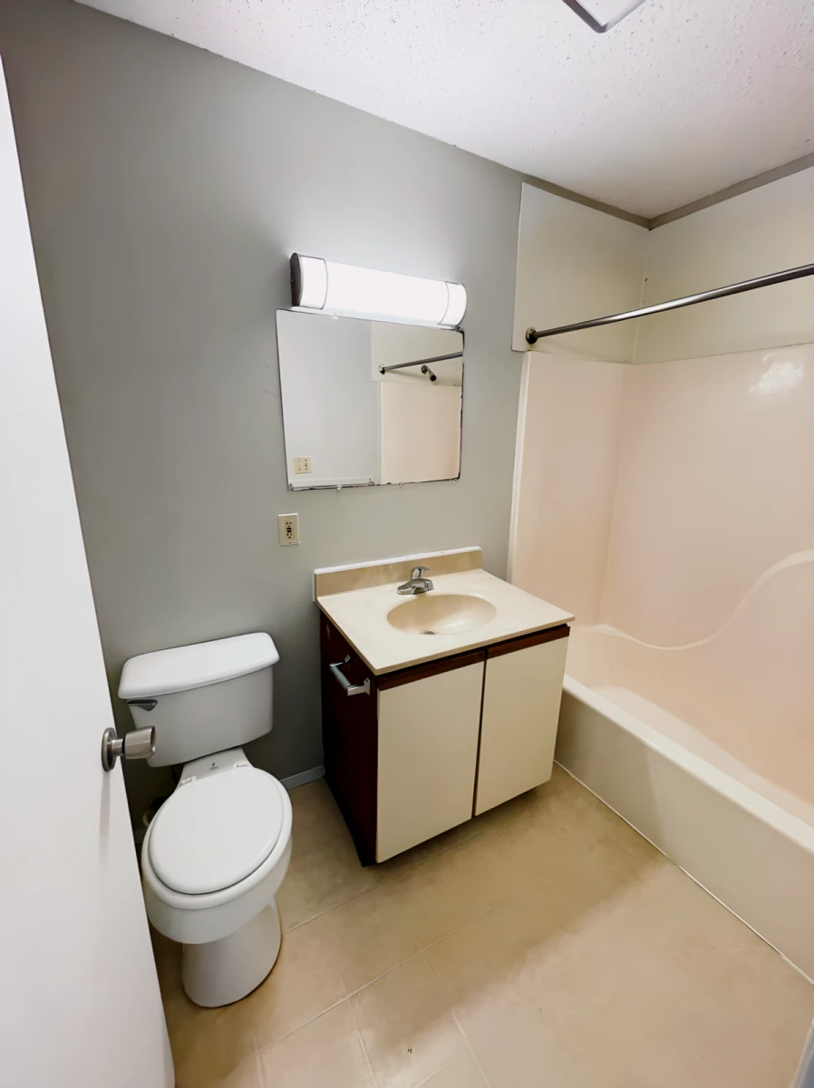 2Bedrooms, 1Bathrooms