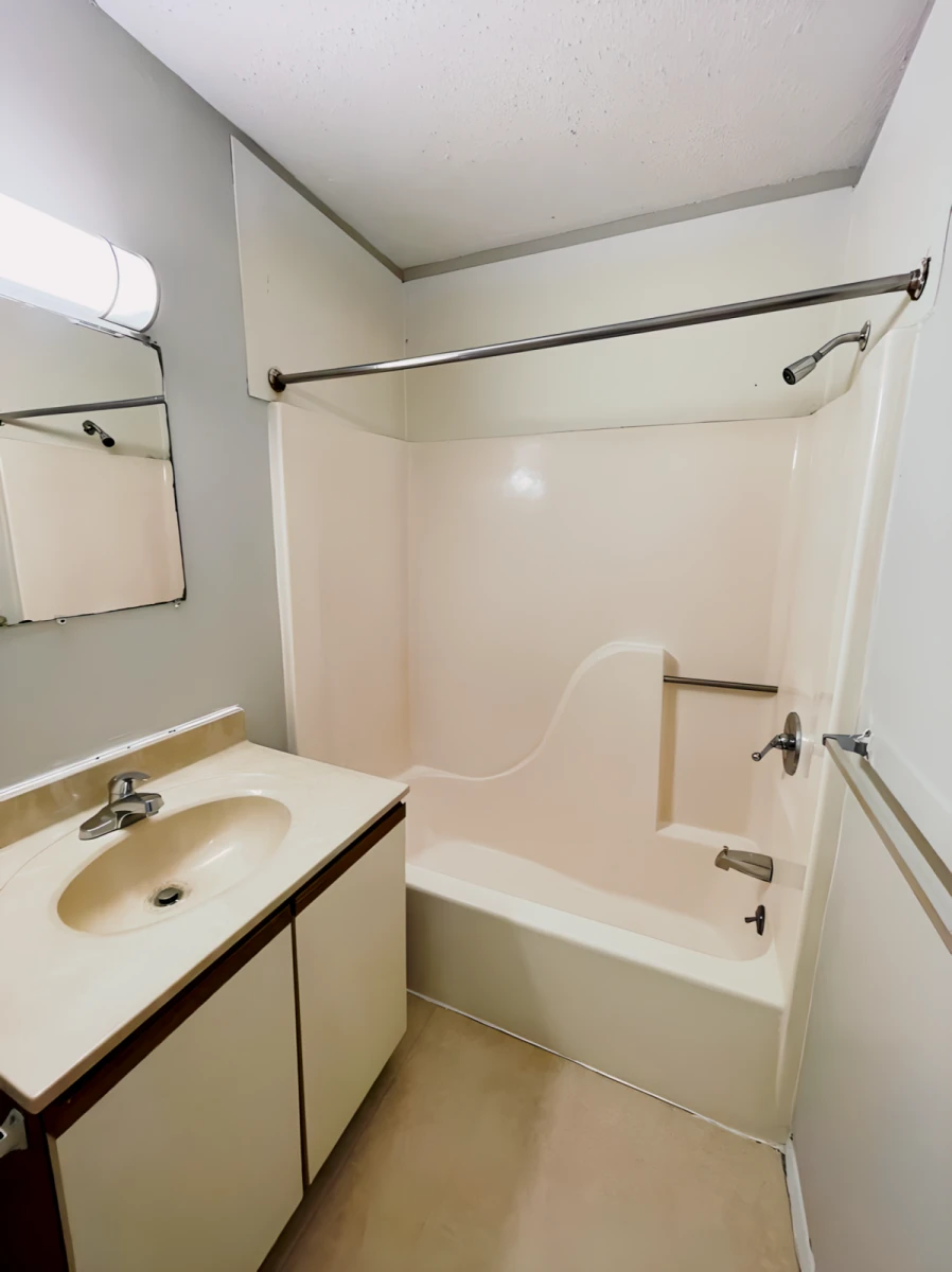 2Bedrooms, 1Bathrooms