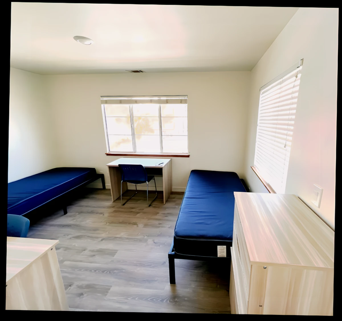 Double + shared private bathroom
