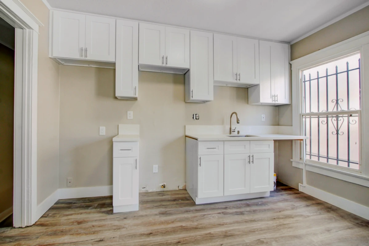 6 Bed 6 Bath Shared