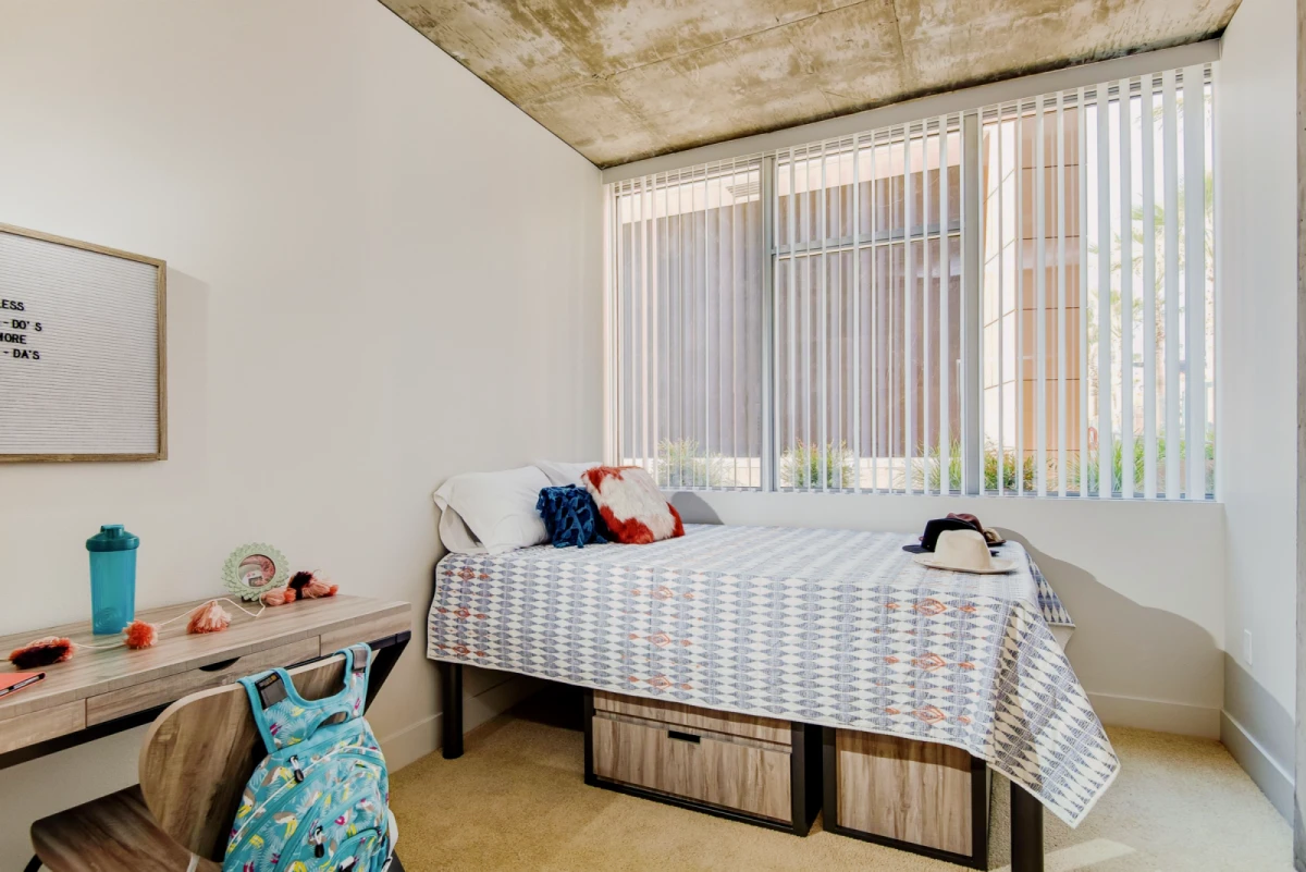2 Rooms view 1