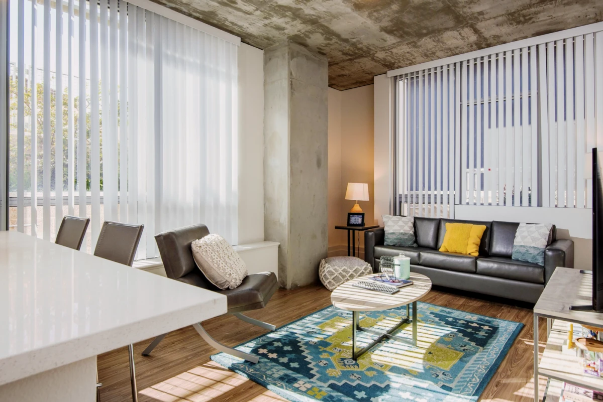 3 Rooms view 1