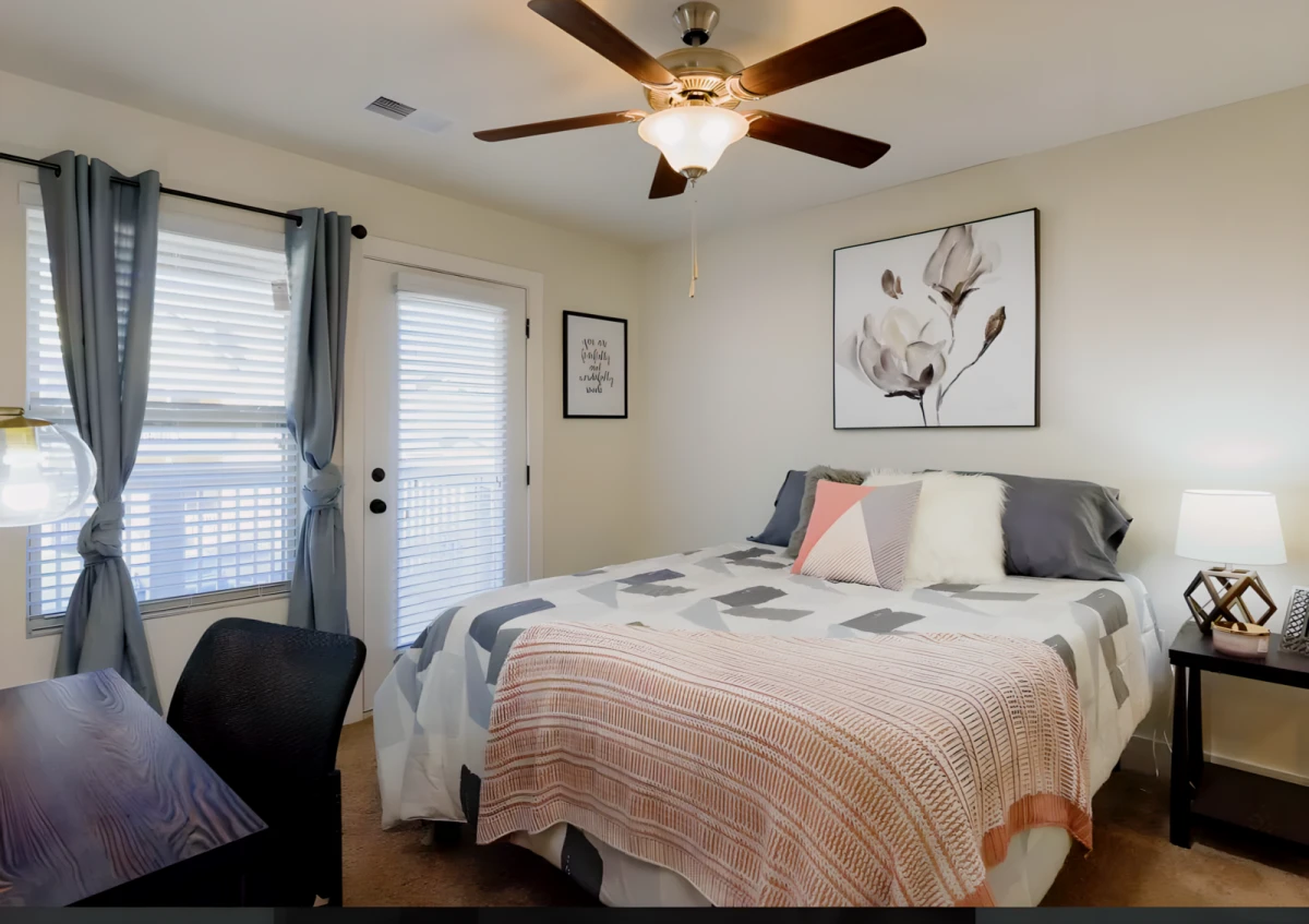 4 Rooms view 3