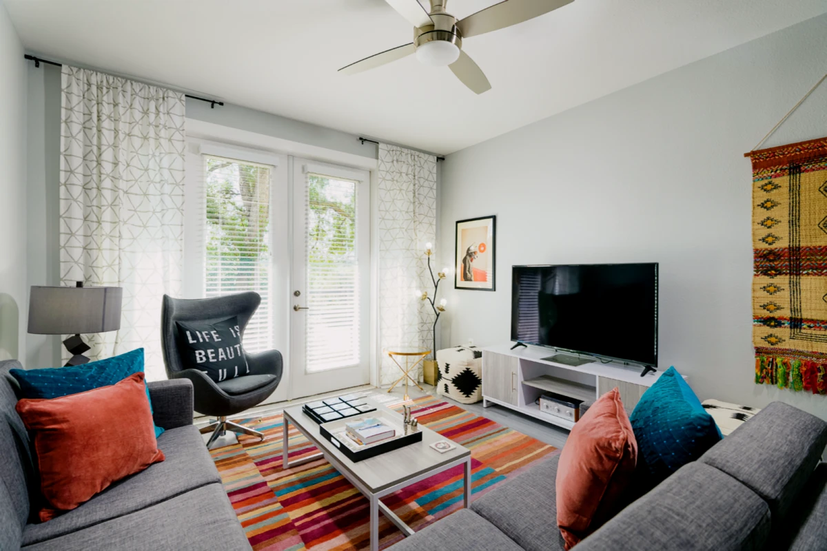 5 Rooms view 1