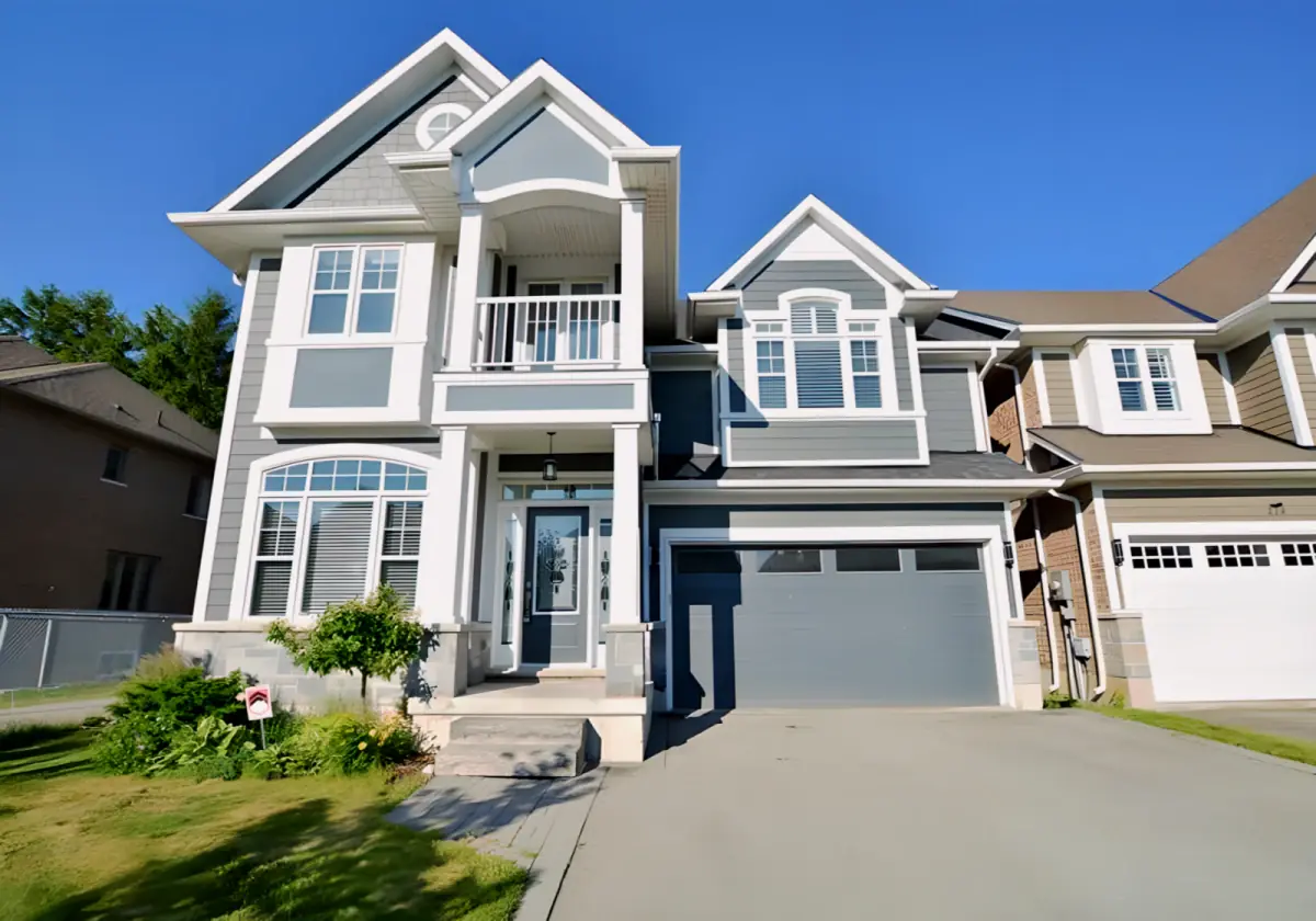 Entire Place·4B2.5B···270 MOORLAND Crescent