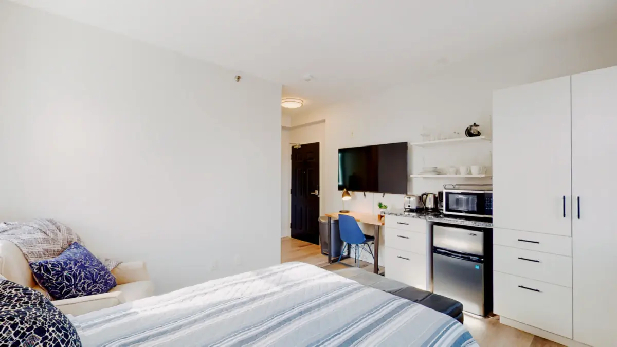 Bachelor-Unit Rooms view 1