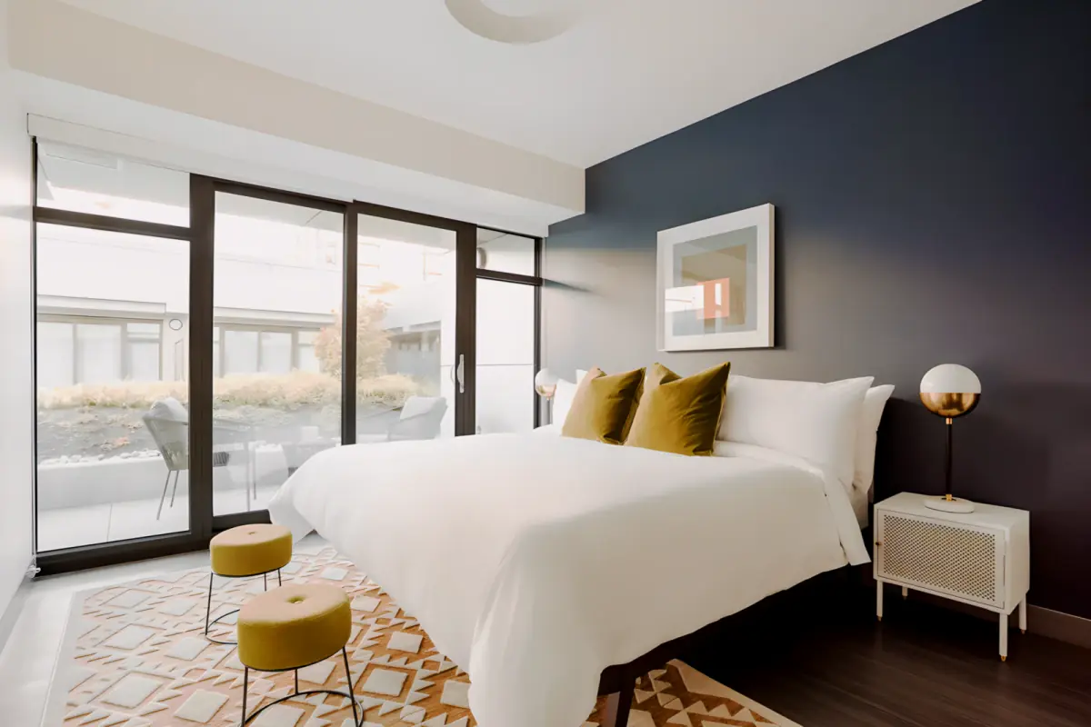 Queen Room+