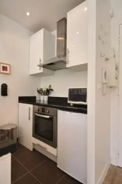Bright studio with balcony next to Rue de la Pompe metro station