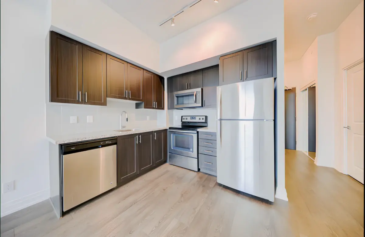 Centro Square Condominiums(3600-3700 Hwy 7 & 3600-3700 Highway 7 West)