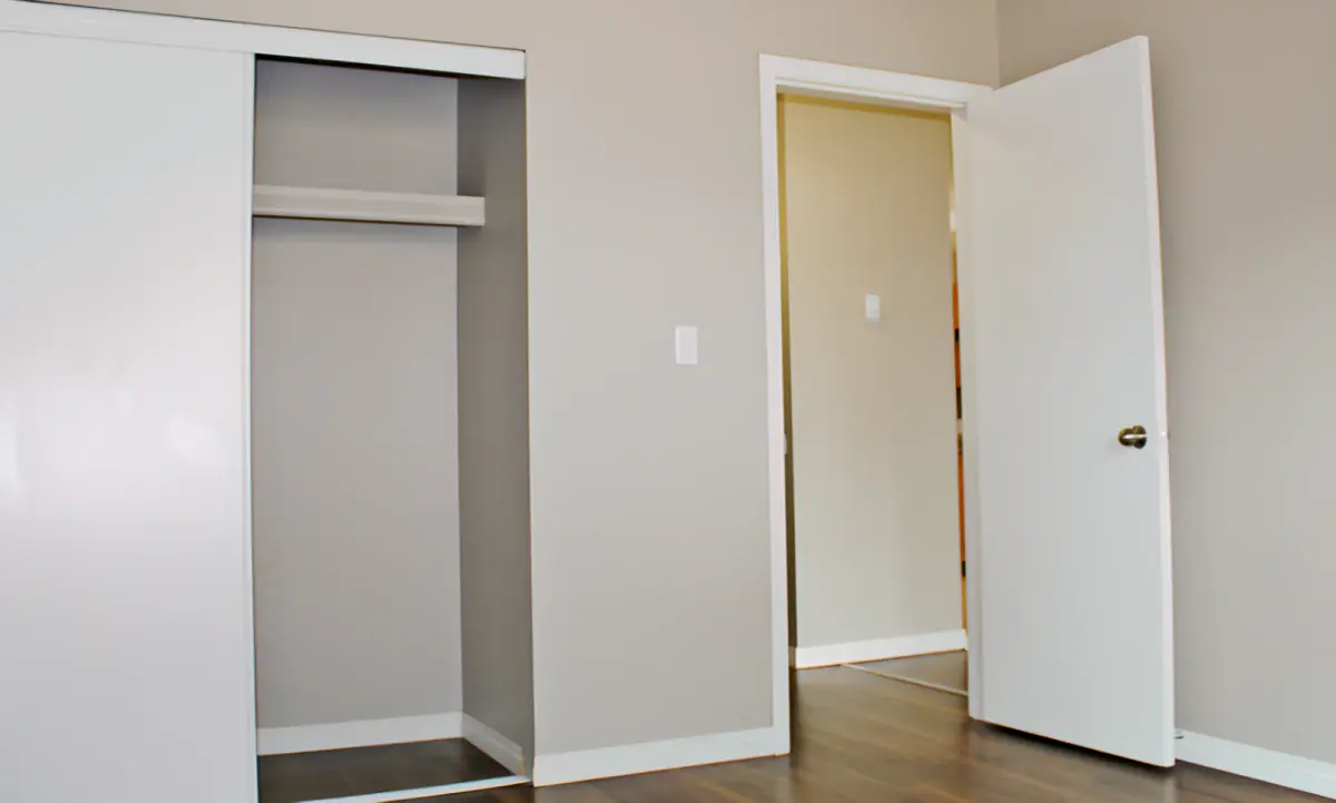2 Rooms view 1