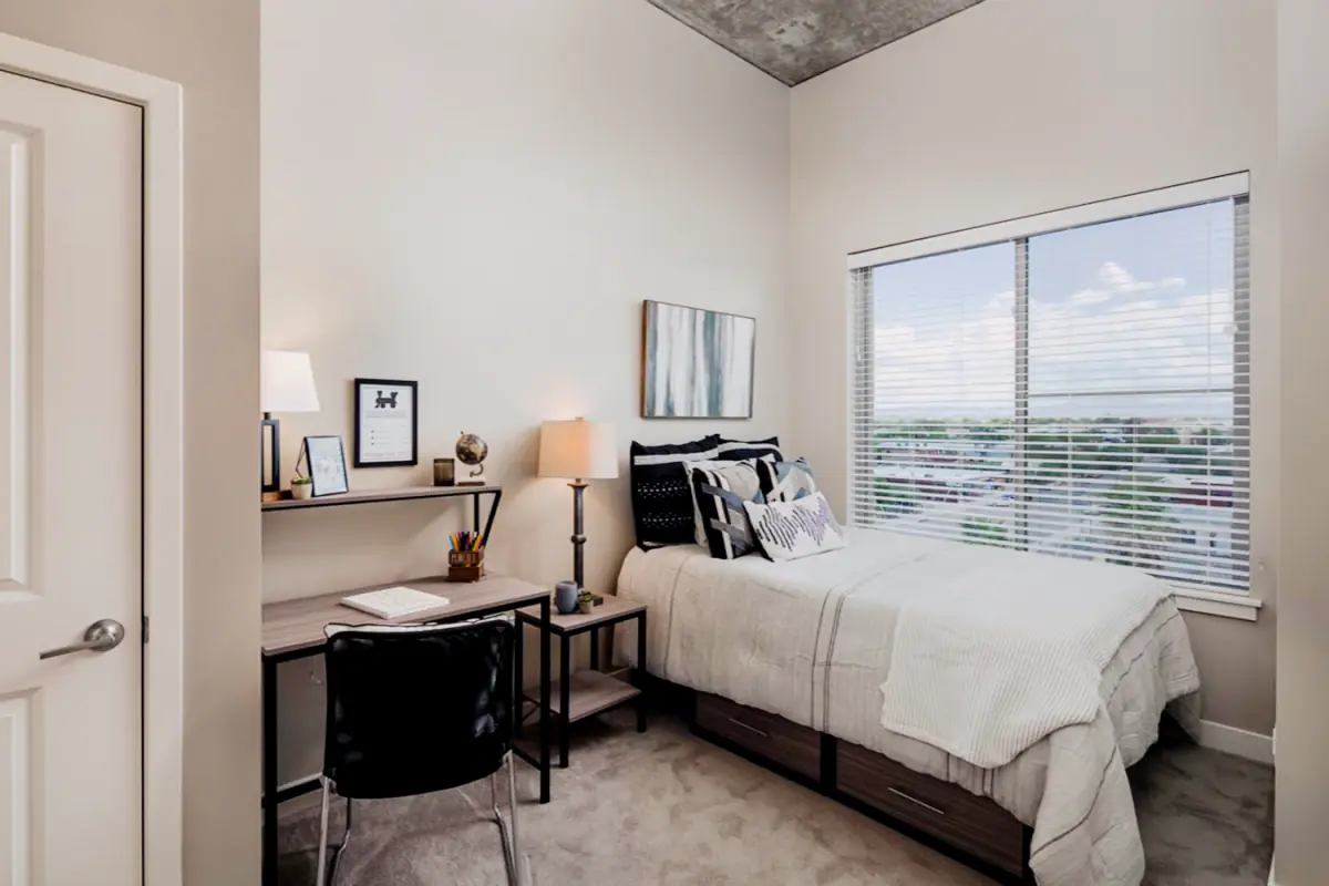 6 Rooms view 1