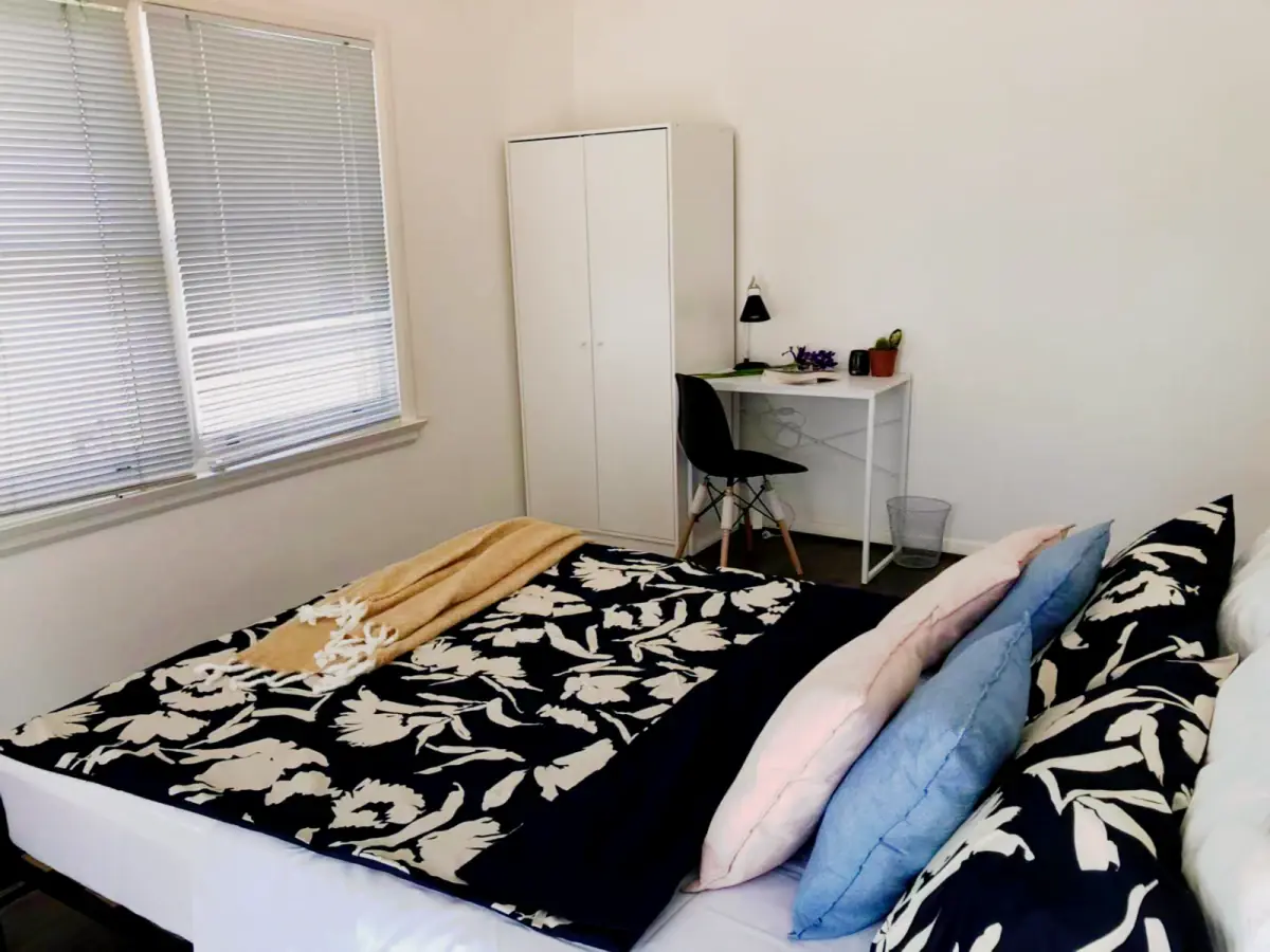 Shared Place·9B7B···152 Station St, Box Hill South VIC