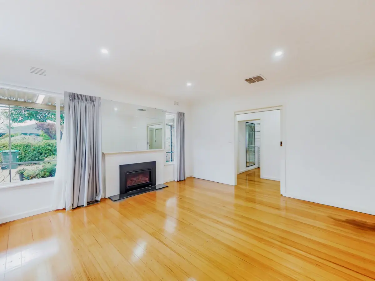 4 Rooms view 1