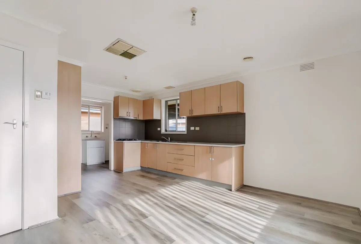 3 Rooms view 1