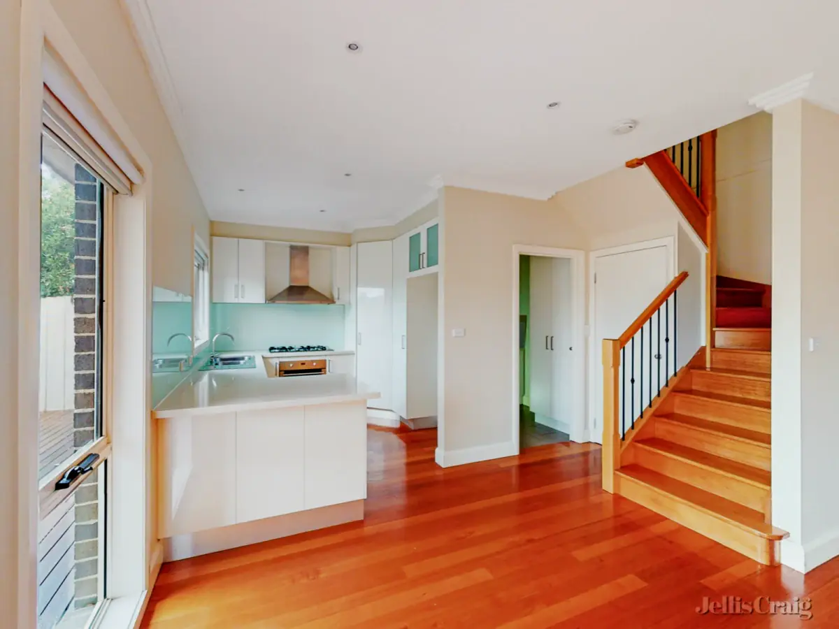 3 Rooms view 1