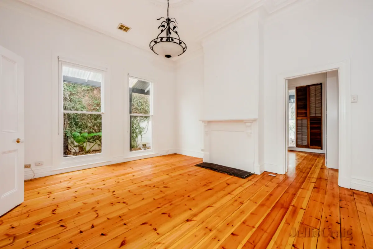 3 Rooms view 1