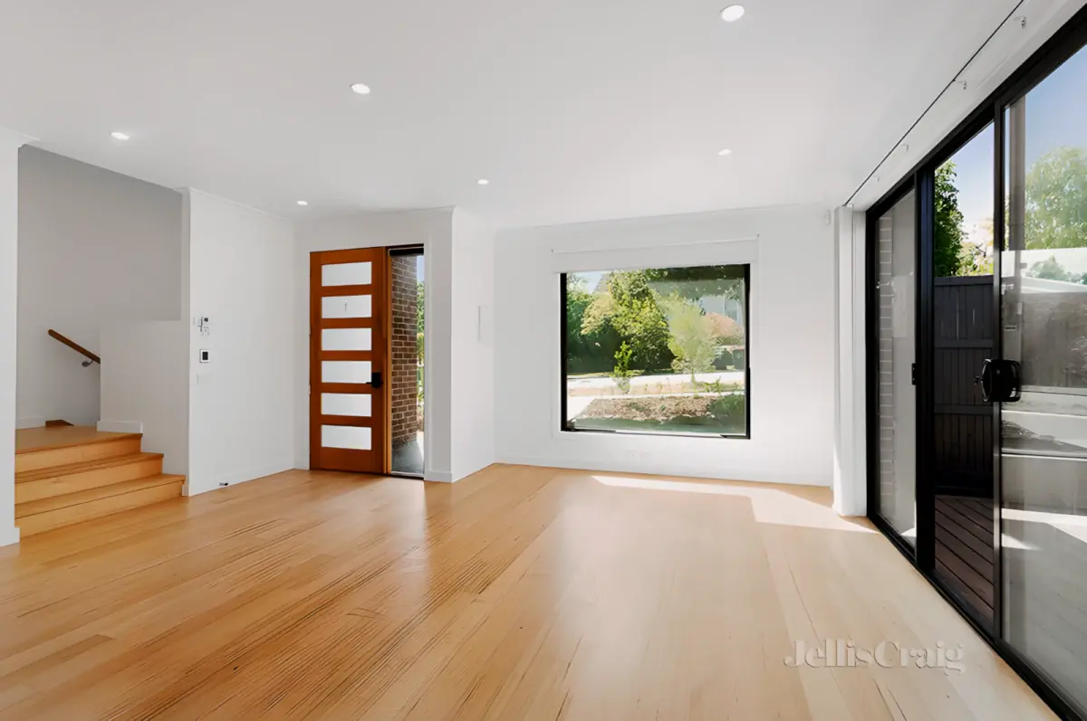 3 Rooms view 1