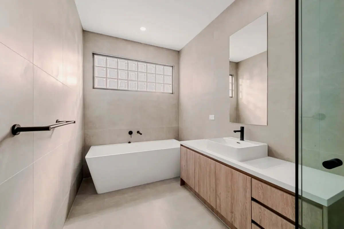 4 Bed, 3 Bath