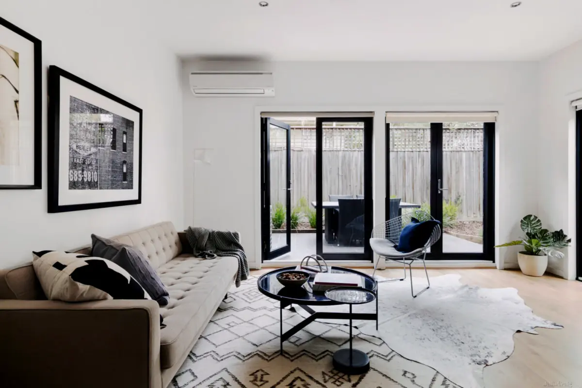 2 Rooms view 1