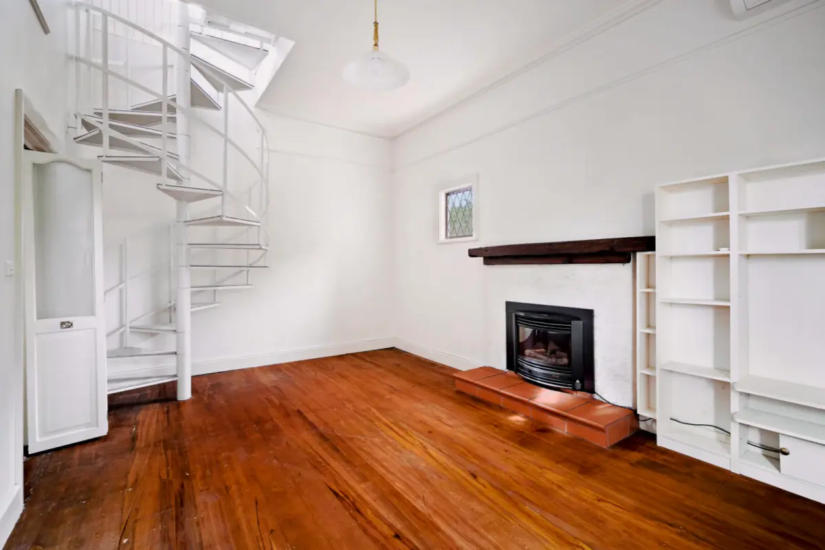 3 Rooms view 1